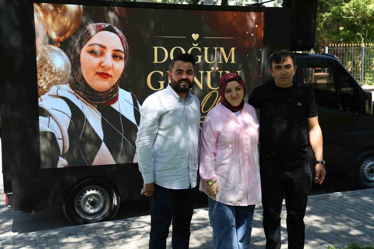 Esra\'nın 17. Doğum Günü Sürprizi
