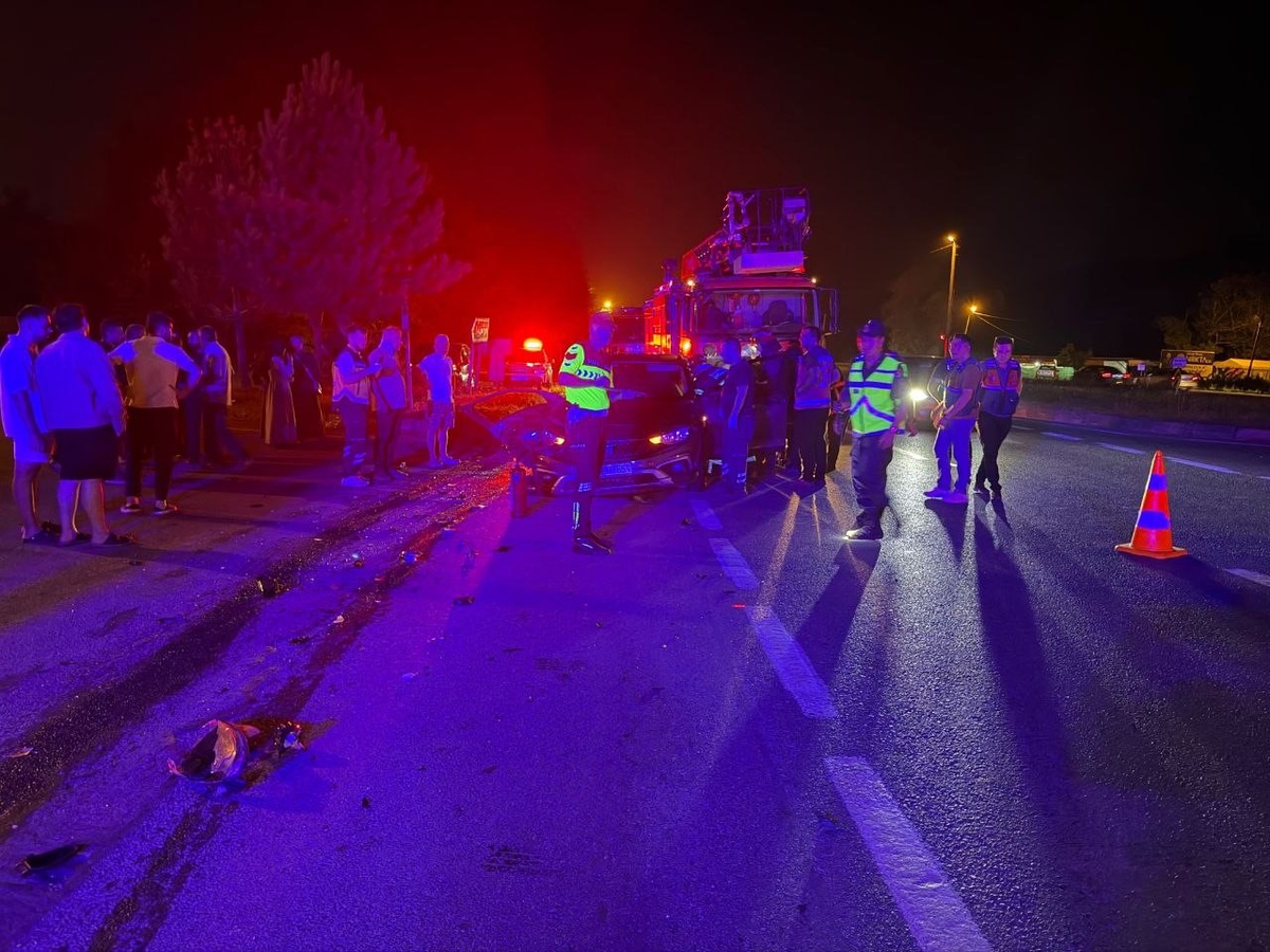 Karasu\'da Trafik Kazası: 5 Yaralı