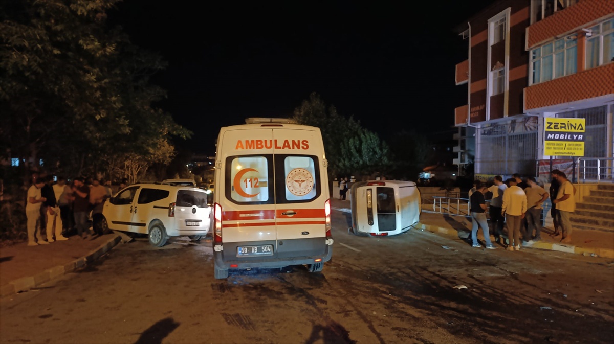 Kapaklı\'da Trafik Kazası: 3 Yaralı