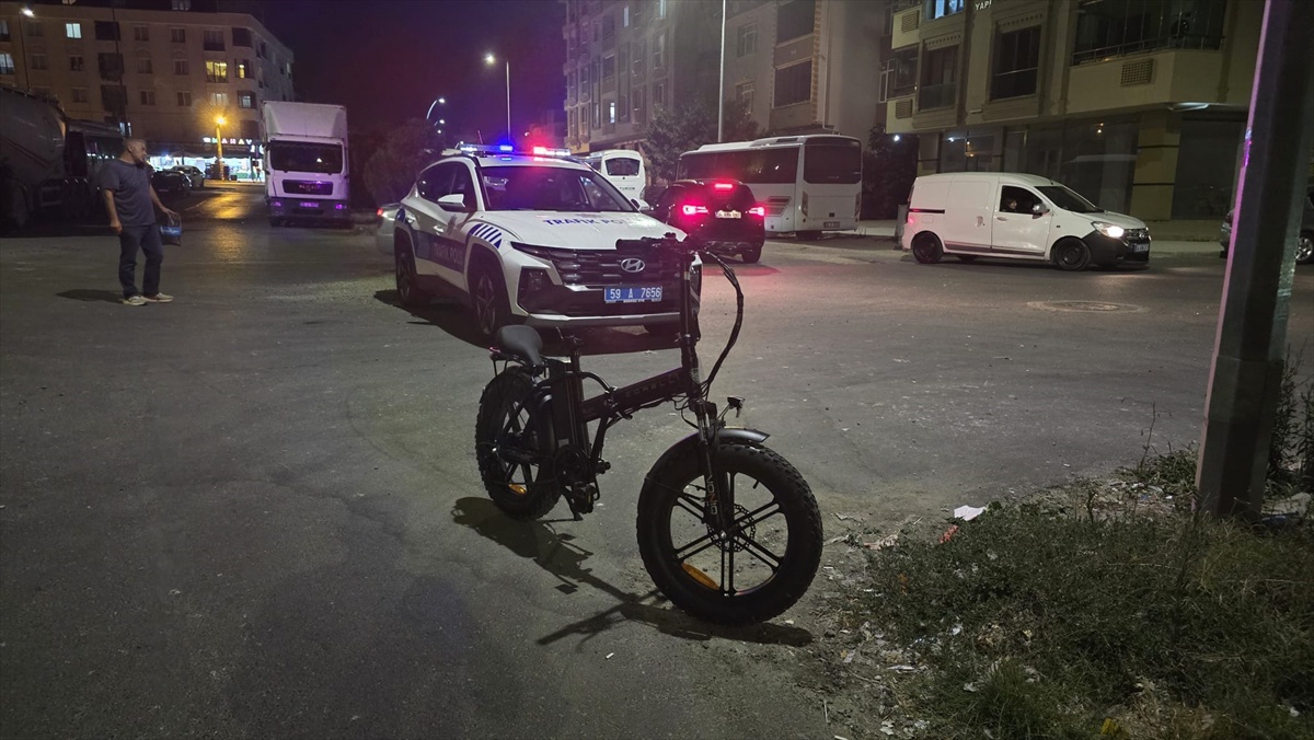 Tekirdağ\'da Otomobil Bisiklete Çarptı