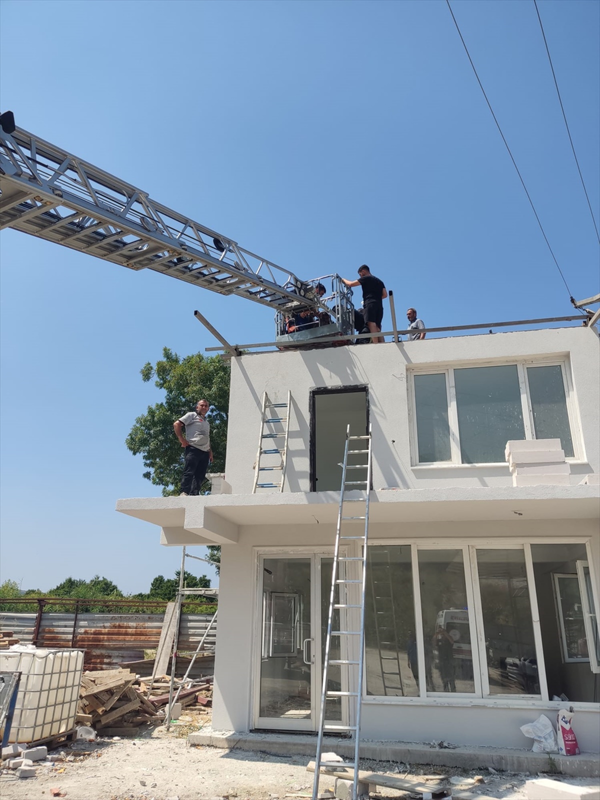 İnşaatta Elektrik Akımına Kapılan İşçi Yaralandı