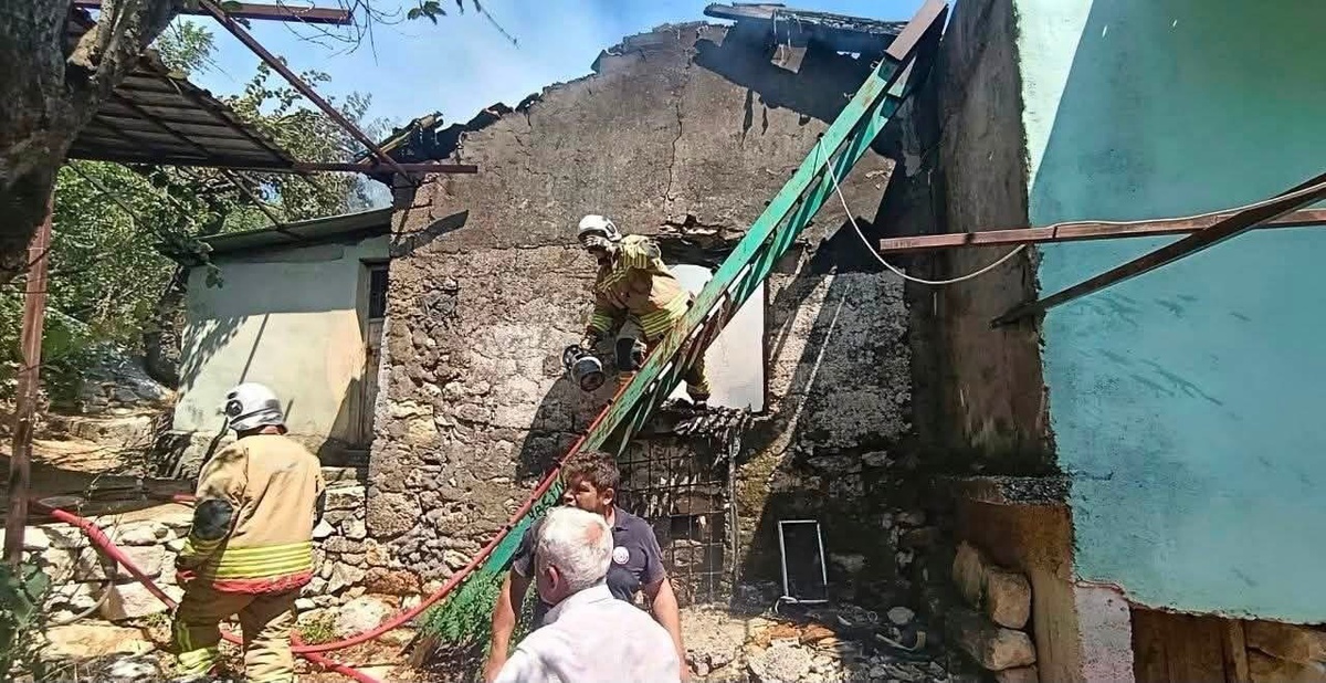 Yayladağı\'nda Yangın Kontrol Altına Alındı