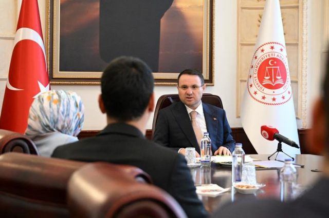Bakan Gürlek, Yazıcıoğlu ailesiyle görüştü: Bu cinayeti çözmek boynumuzun borcu