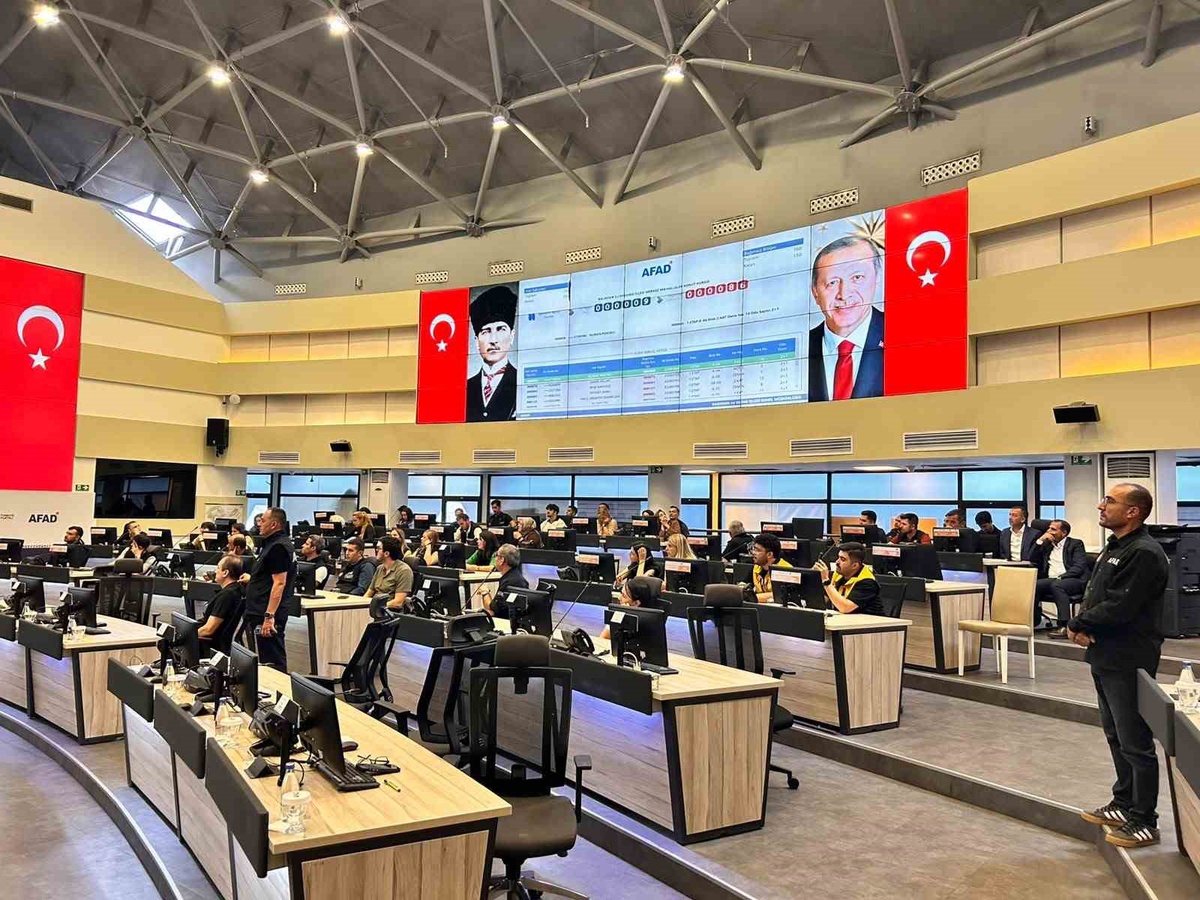 Sındırgı\'da Deprem Konutlarının Kura Töreni Gerçekleşti