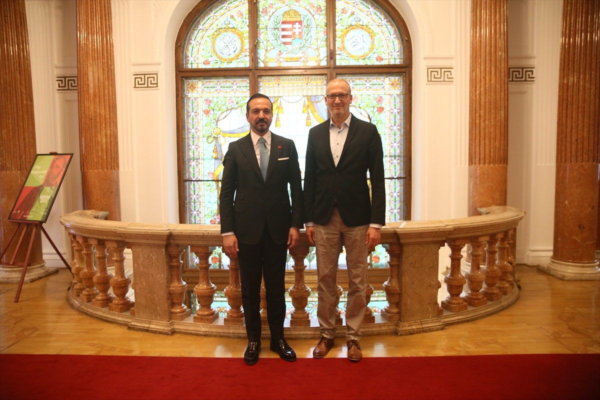 AK Parti\'den Macaristan\'a Türk Dünyası Vurgusu