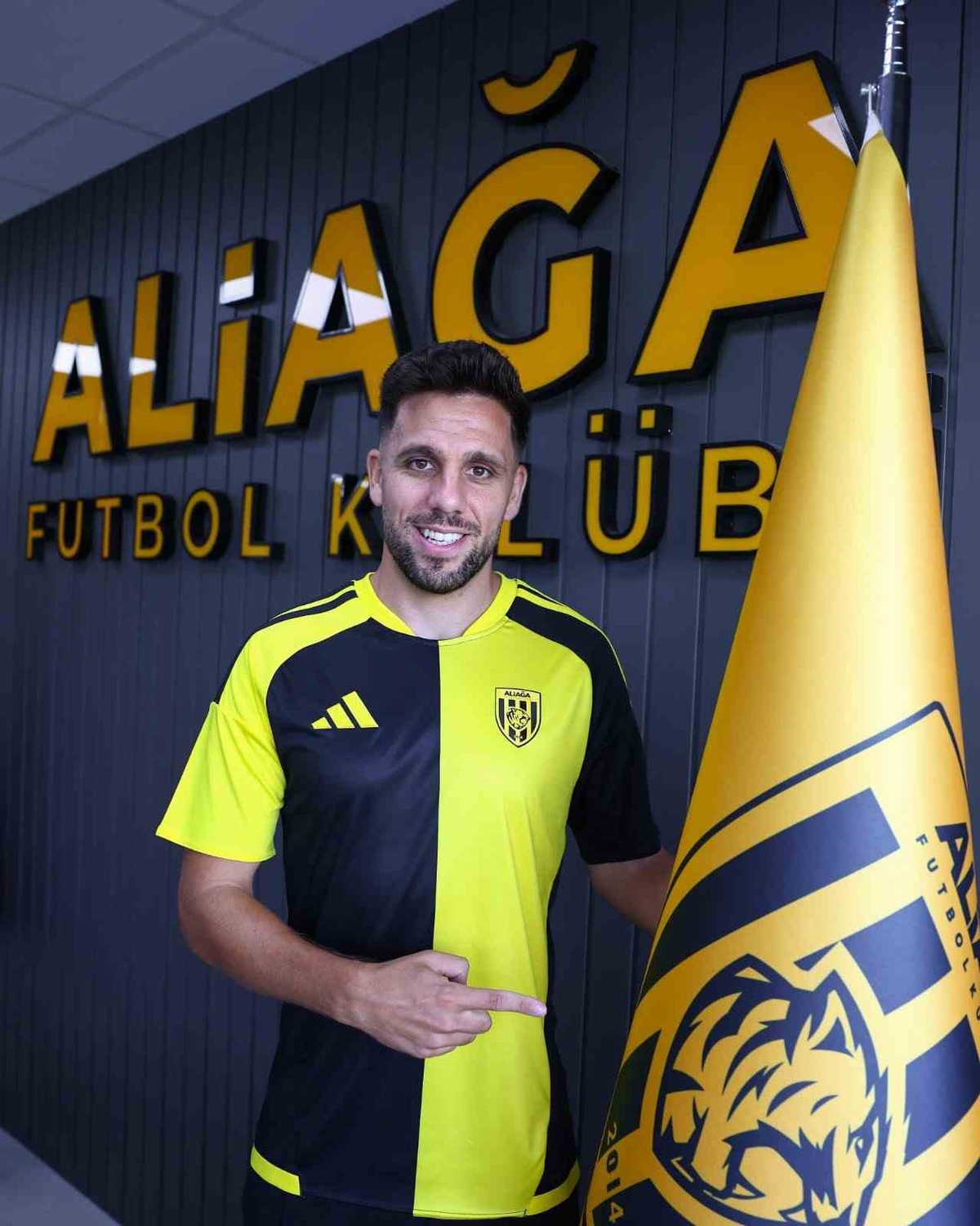 Aliağa FK, Ahmet Arslan\'ı Transfer Etti