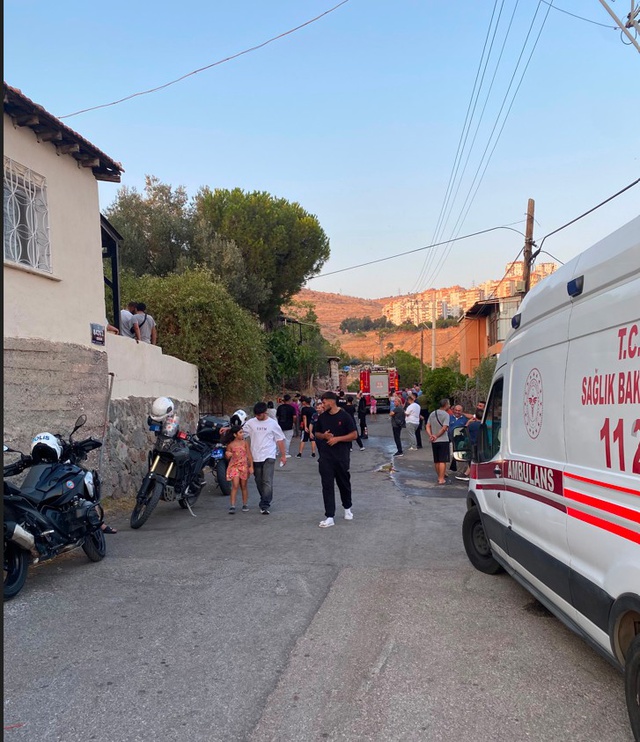 İzmir'de ev yangını: Anneanne ve torun hayatını kaybetti