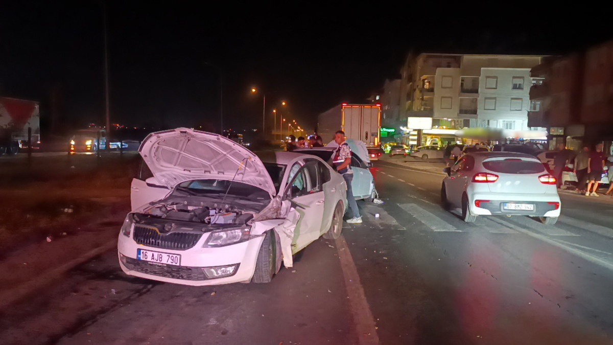Manavgat\'ta Trafik Kazası: 2 Yaralı