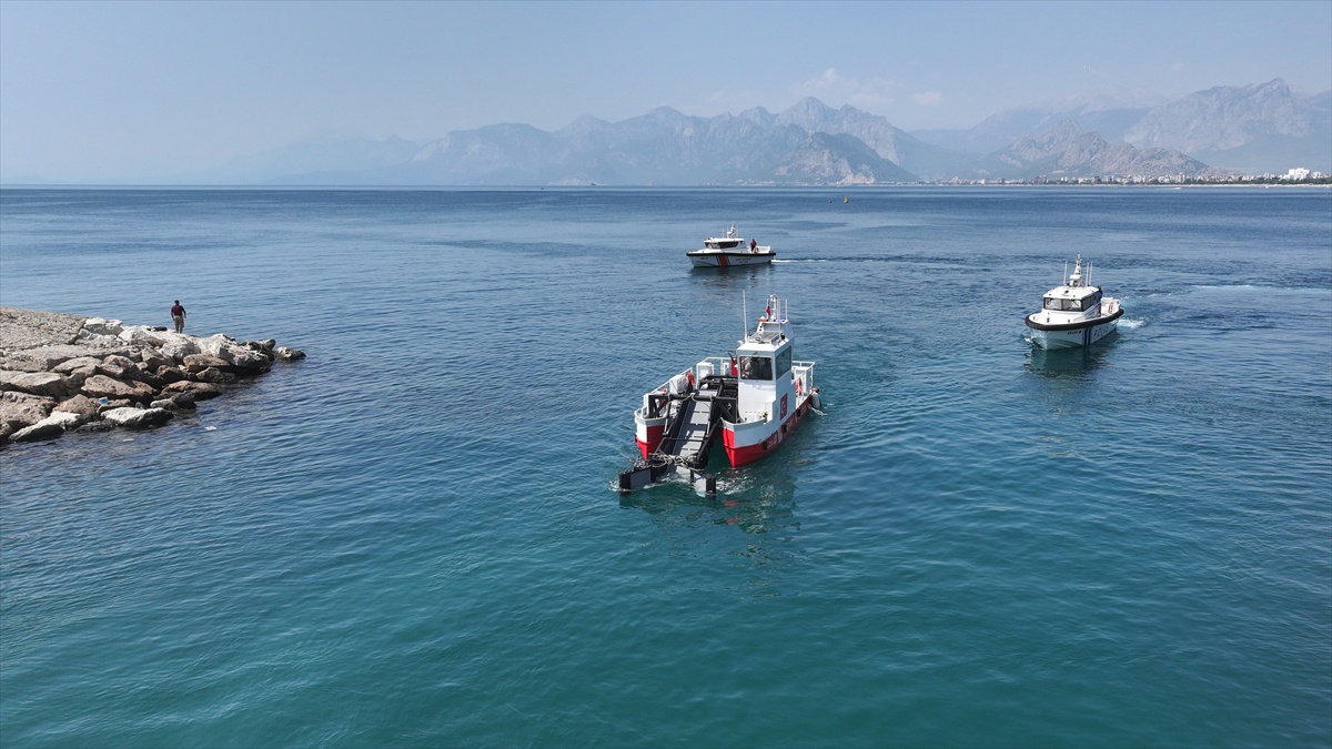 Antalya\'da Deniz Temizliği: 27 Metreküp Atık Toplandı