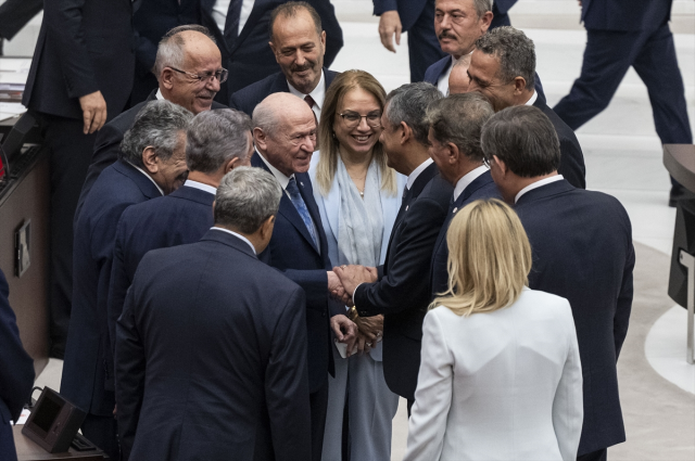 Bahçeli'den Özgür Özel'e: Bir gecede 91 milletvekiline nasıl ulaştınız?