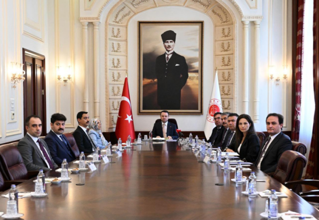 Bakan Gürlek, Muhsin Yazıcıoğlu'nun ailesiyle görüştü: İşte ilk kareler