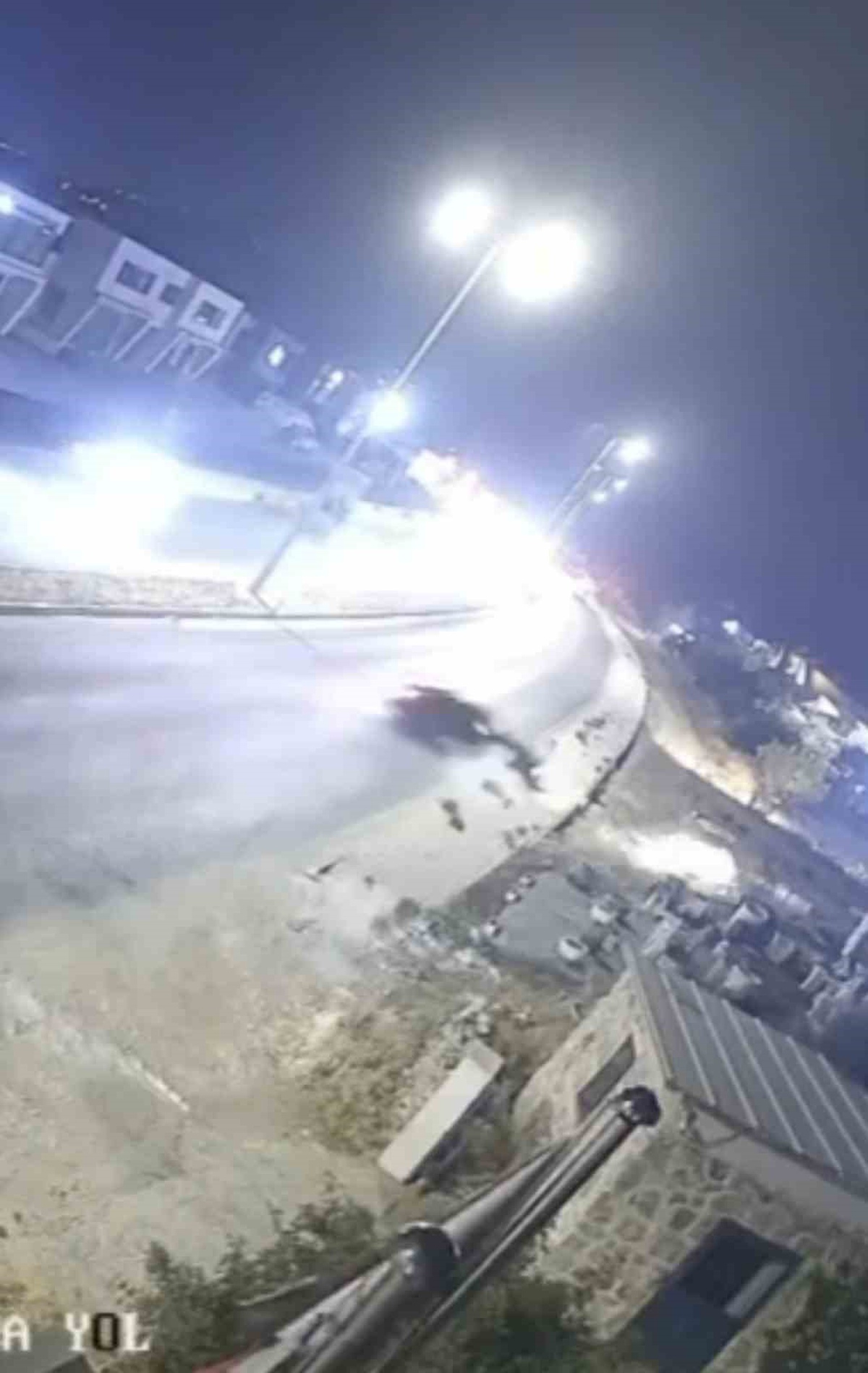 Bodrum\'da Kontrolden Çıkan Araç AVM Otoparkına Yuvarlandı