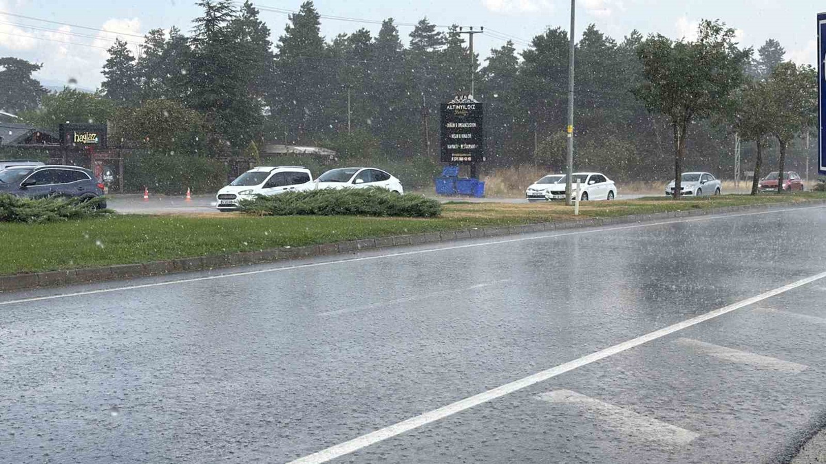 Bolu’da Sağanak Yağış Trafiği Olumsuz Etkiledi