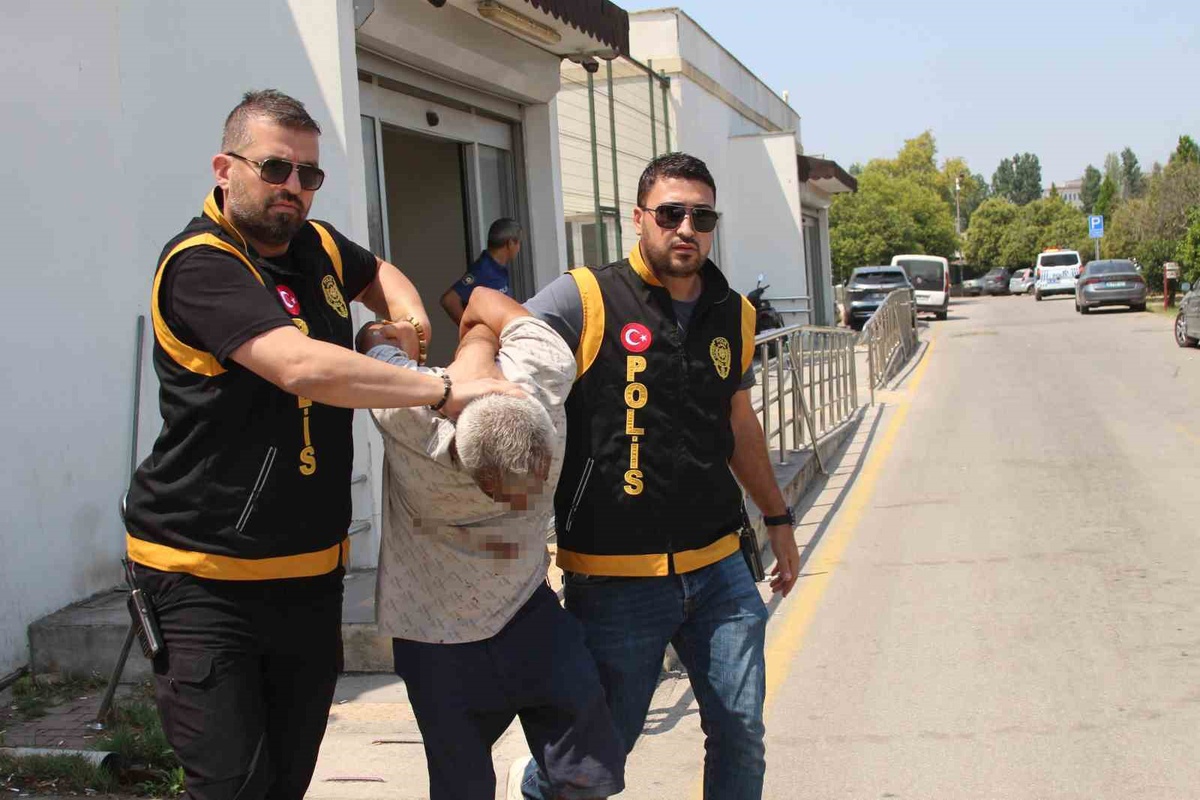 Boşandığı Eşini Bıçaklayan Şüpheli Adliyeye Sevk Edildi