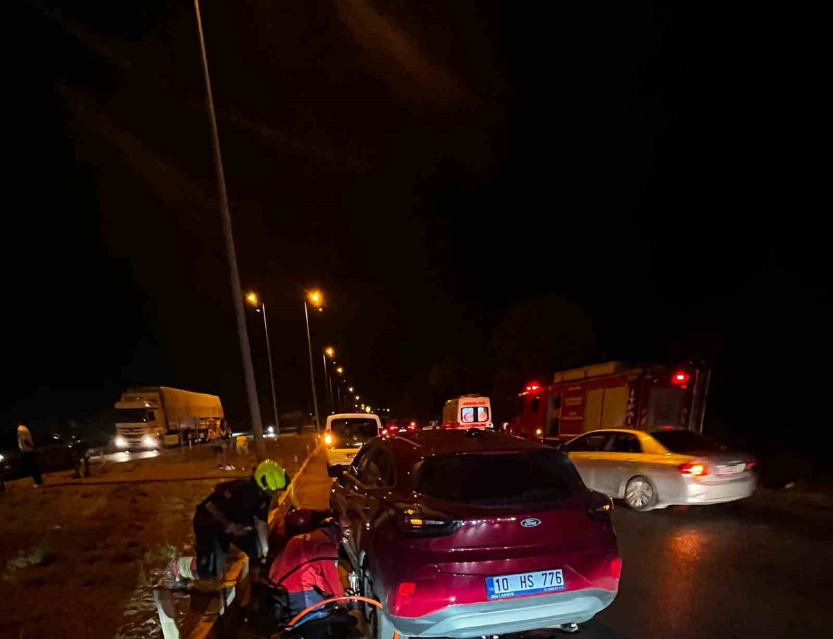 Bisikletçi Öğretmen İki Araçla Çarpışarak Hayatını Kaybetti