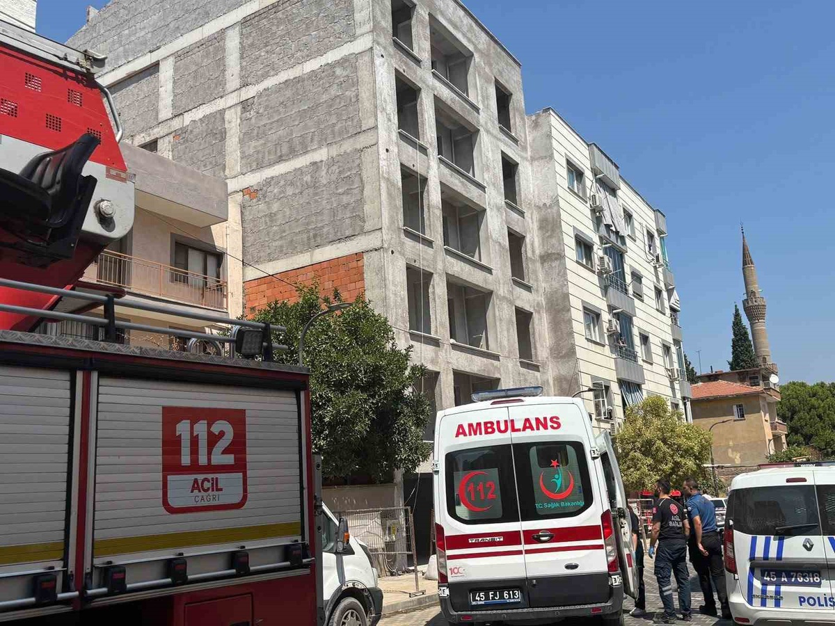 Turgutlu\'da Çatıda İntihar Girişimi