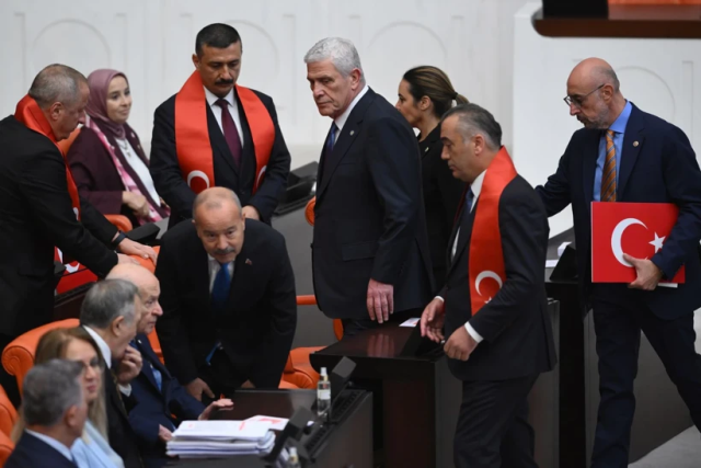 Çerçeve yasa görüşmeleri başladı: İYİ Partililer Genel Kurul'a böyle geldi