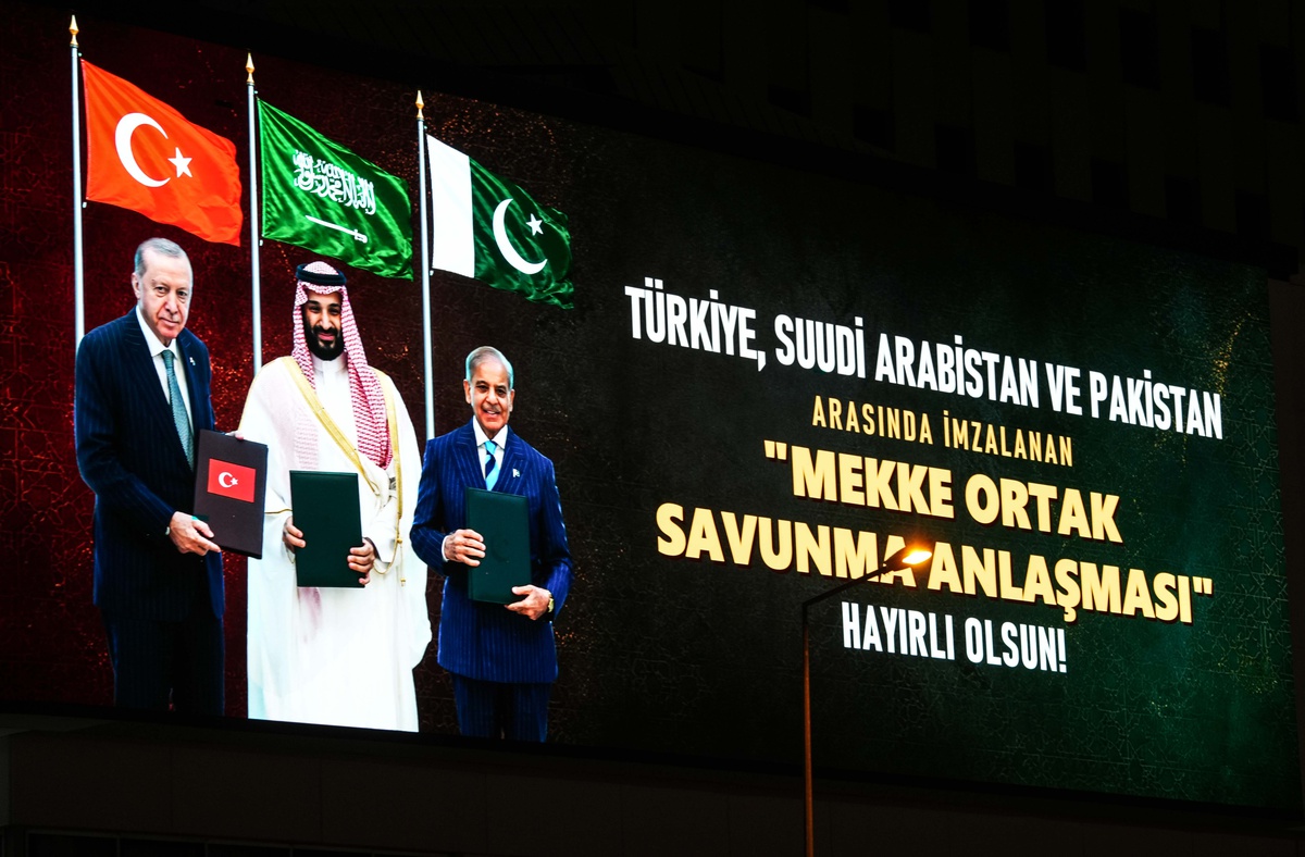 Mekke Anlaşması\'na Görkemli Tanıtım