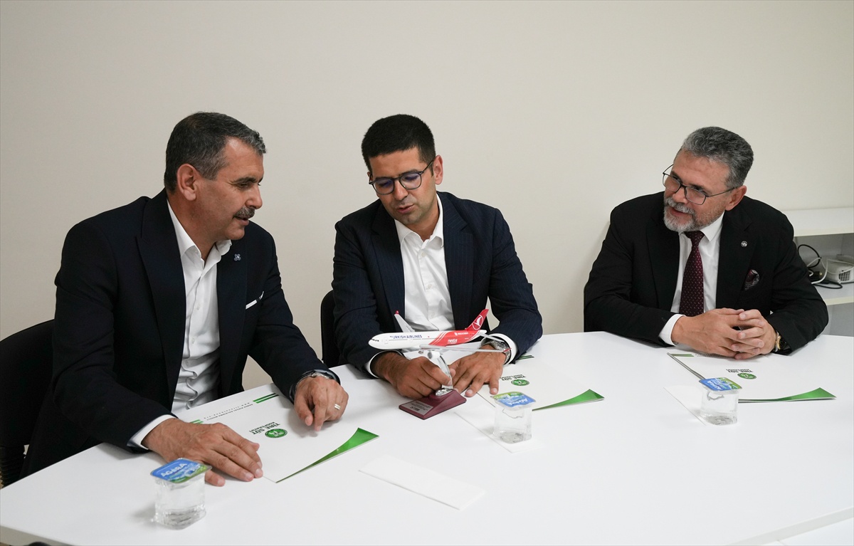 Dağlıoğlu İzmir\'de Elektrikli Araç ve Süt Tesislerini Ziyaret Etti