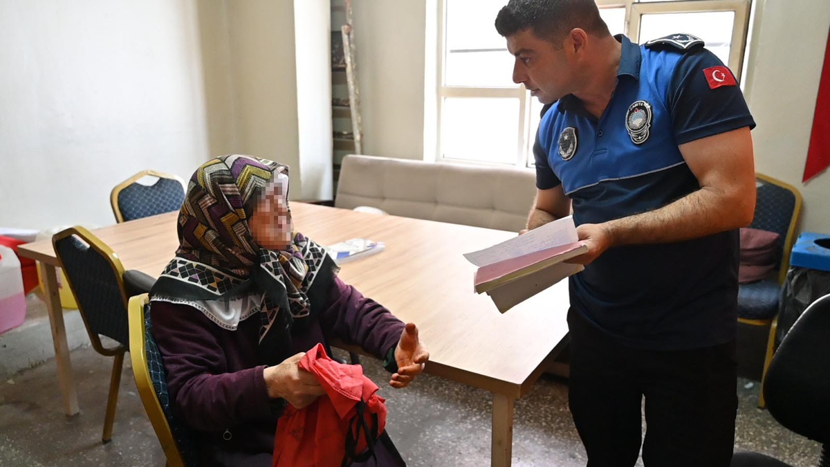 Dilencinin Üzerinden 25 Bin Lira Çıktı