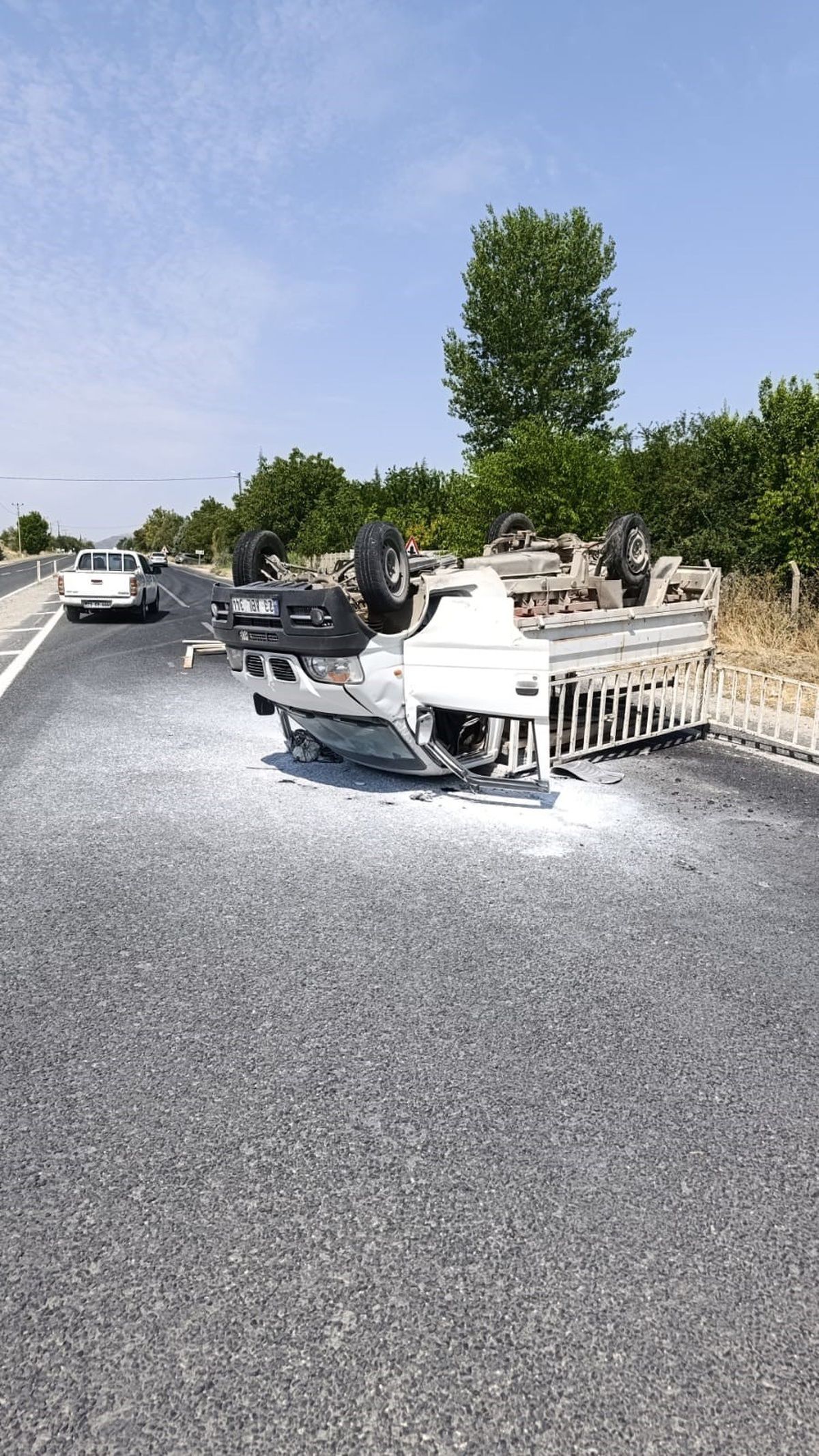 Elazığ\'da kamyonet takla attı: 2 yaralı