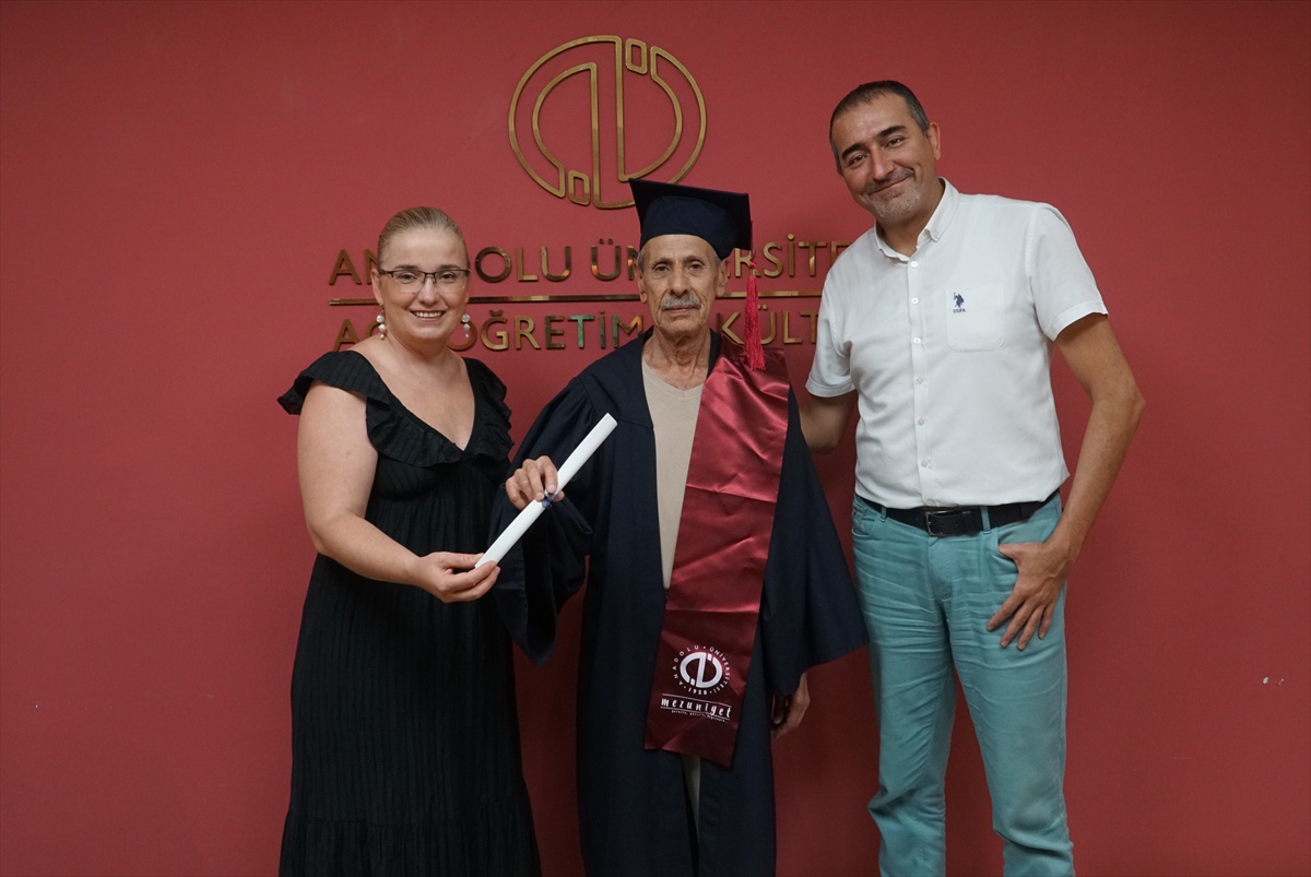 76 Yaşında 10 Program Tamamladı
