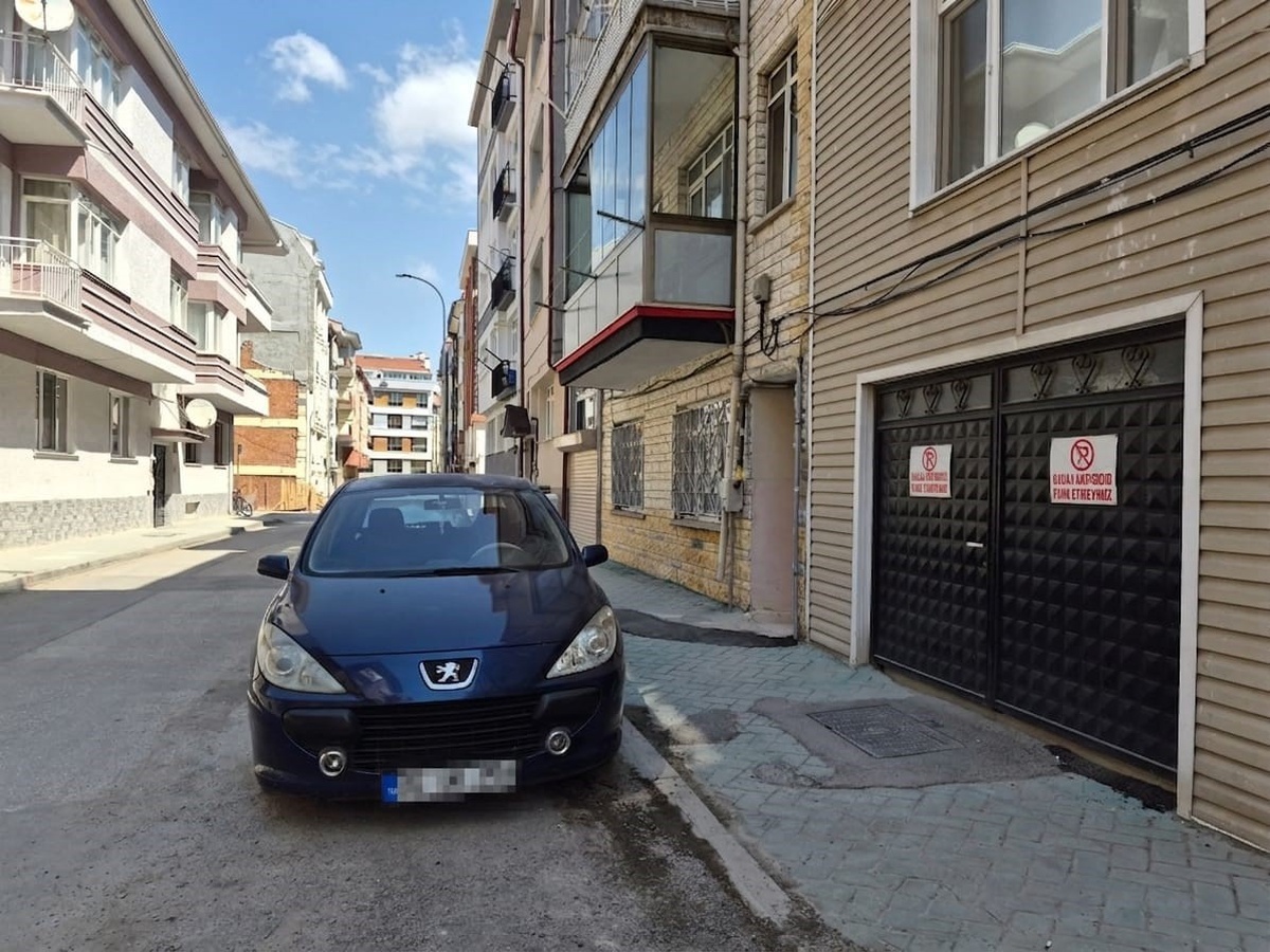 Eskişehir\'de Duyarsız Sürücüler Garajları Kapattı