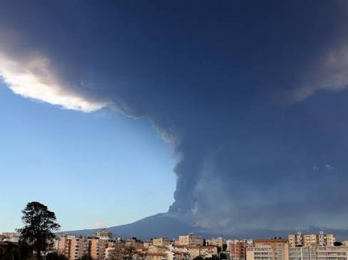 Etna Yanardağı Patladı, Uçuşlar Durduruldu