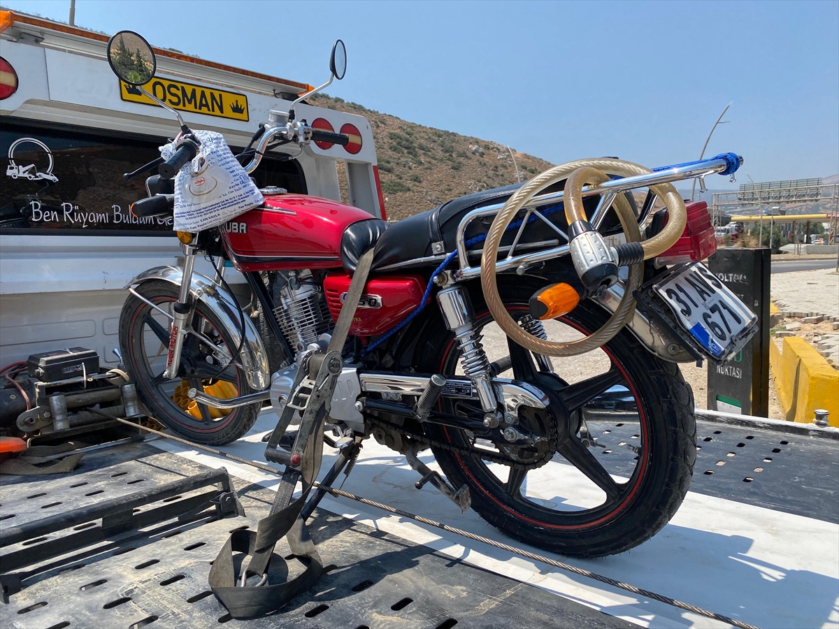 Belen\'de Tır Motosiklete Çarptı: 3 Yaralı
