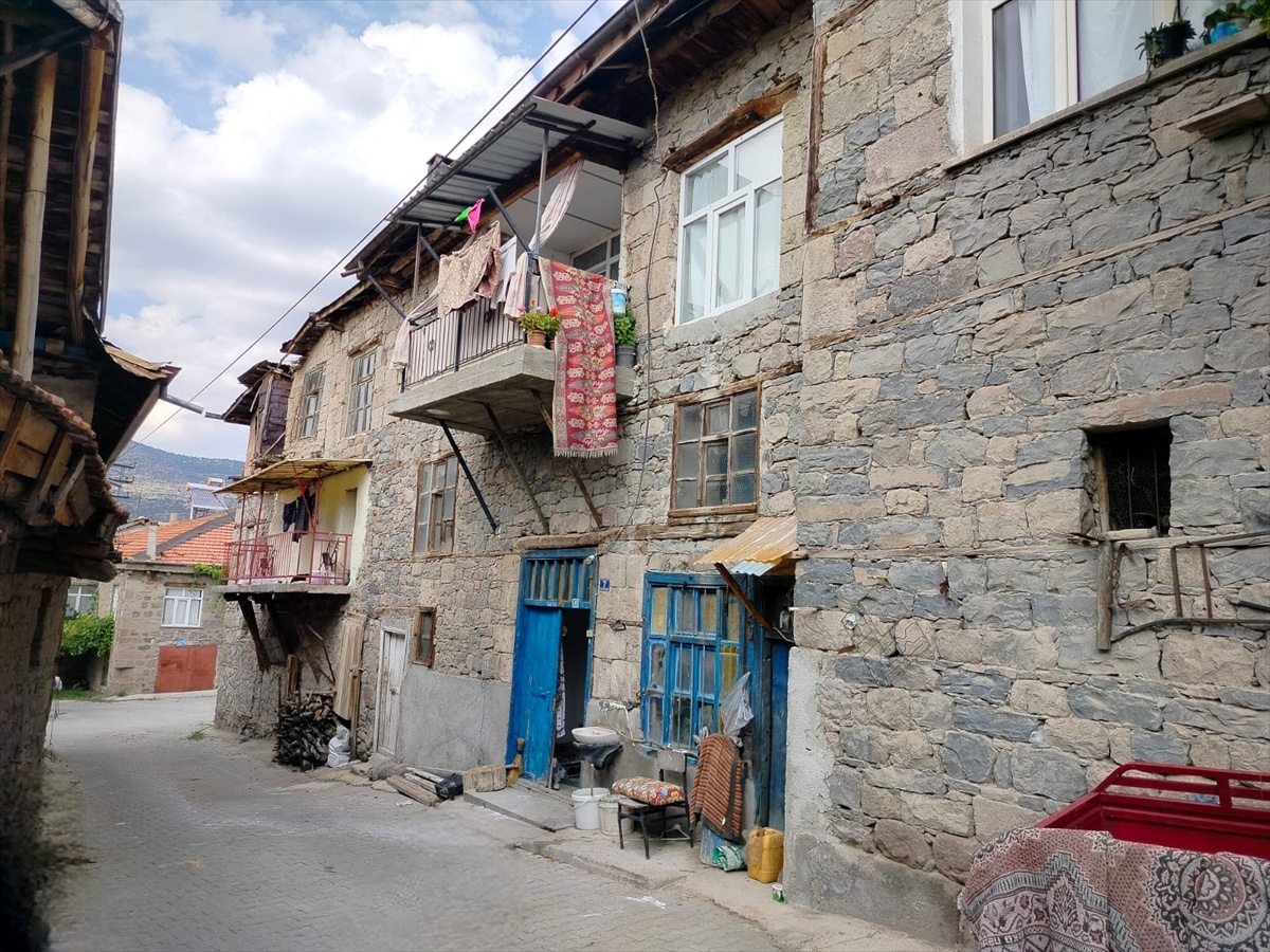 Seydişehir\'de Çocuk Pencereden Düştü