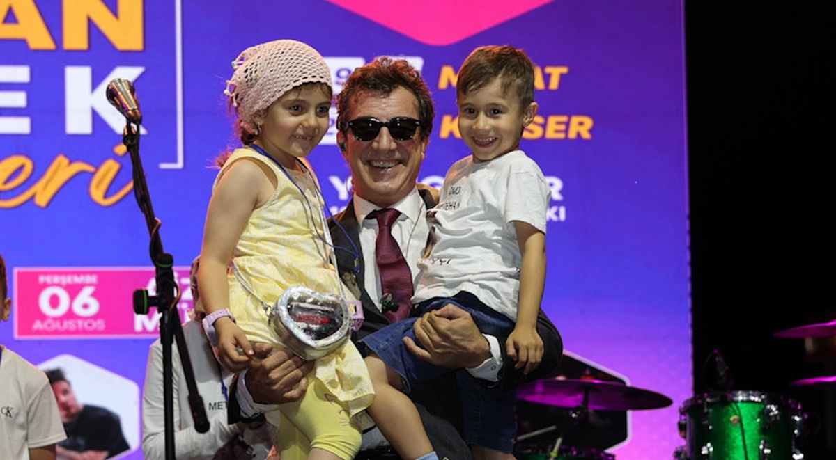 "Ayna" grubu, DMD hastası Metehan için Kütahya\'da sahne aldı