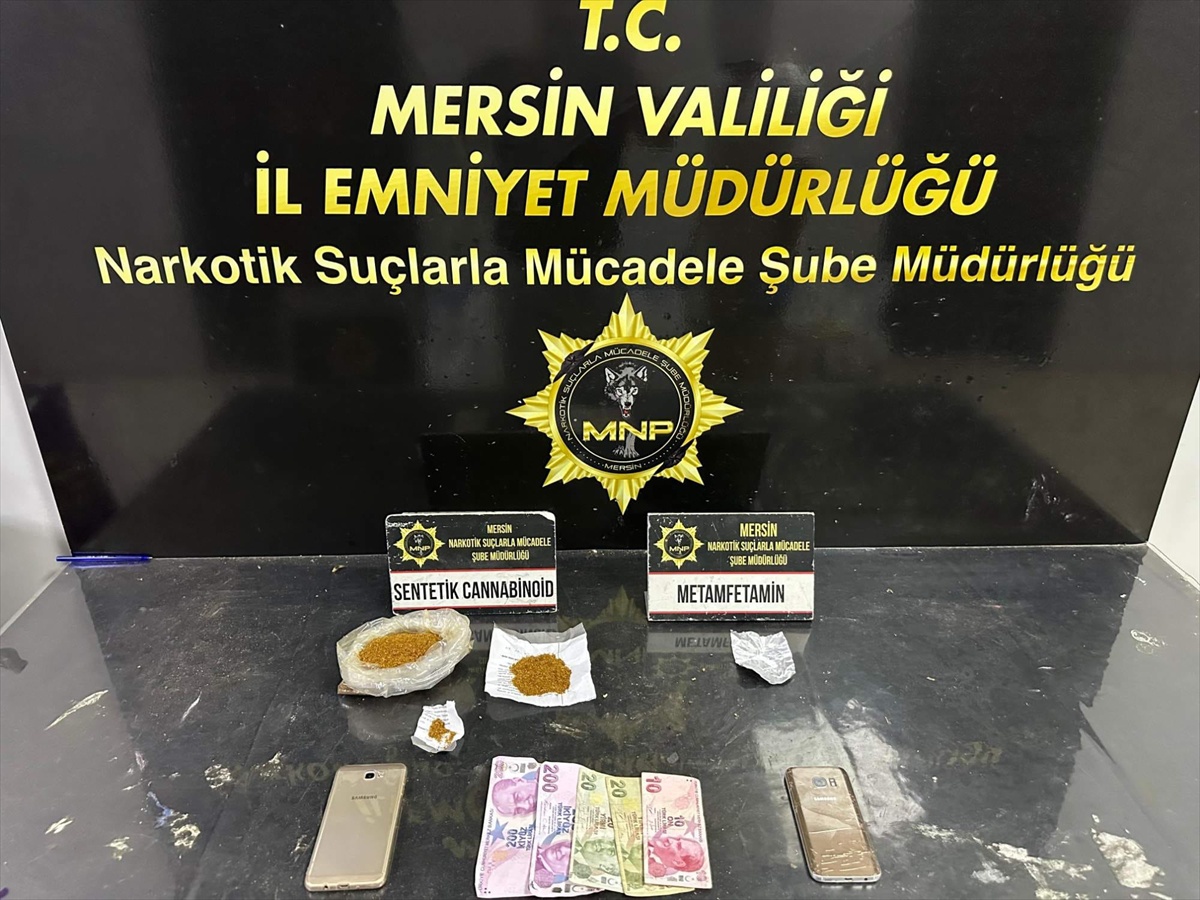 Mersin\'de Sokak Satıcılarına Operasyon: 4 Tutuklama