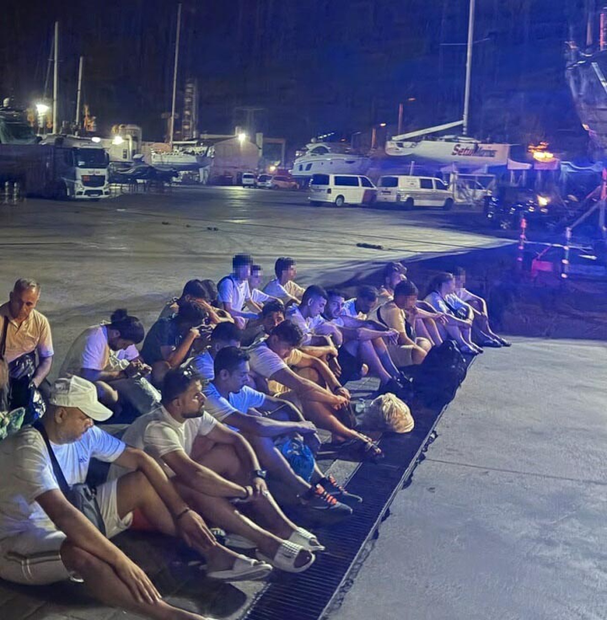 Marmaris\'te 25 Kaçak Göçmen ve 2 Organizator Yakalandı