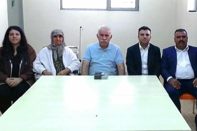 Öcalan'ın ailesiyle çektirdiği fotoğraf paylaşıldı