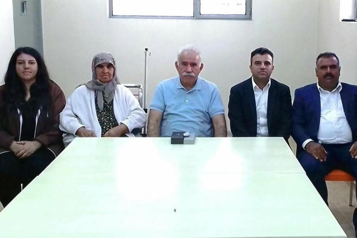 Öcalan\'ın ailesiyle çektirdiği fotoğraf paylaşıldı