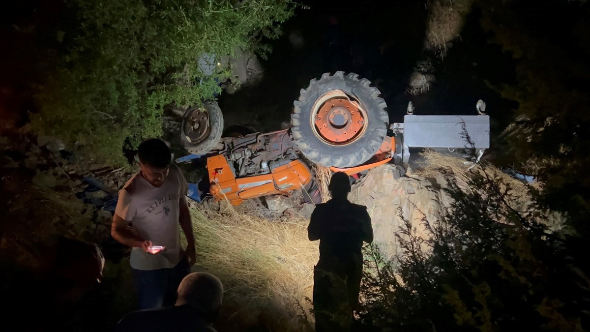 Osmaniye\'de Traktör Devrildi, Çift Hayatını Kaybetti