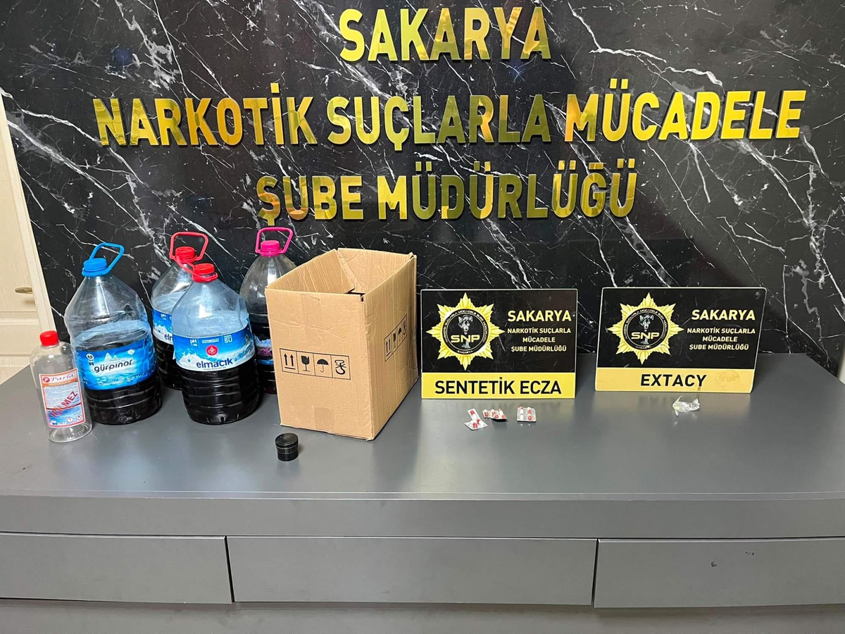 Emniyet güçlerini tehdit eden şahsın evinden zehir deposu çıktı