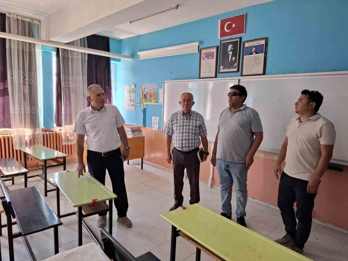 Sarıgöl\'de Eğitim Hazırlıkları Yerinde İncelendi