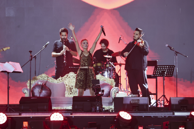 Semicenk ve Yıldız Tilbe, İstanbul Festivali’ni Mest Etti