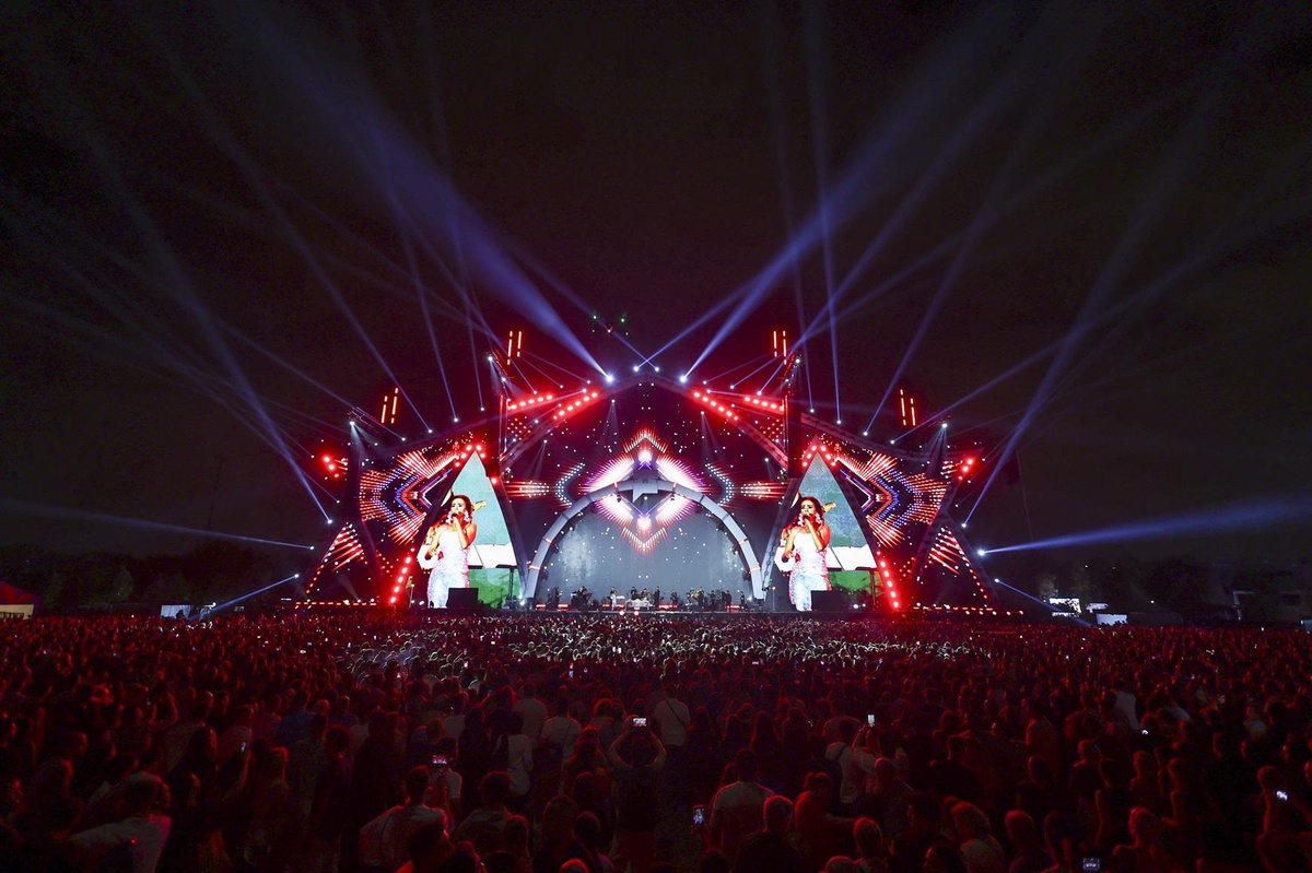 Semicenk ve Yıldız Tilbe, İstanbul Festivali’ni Mest Etti