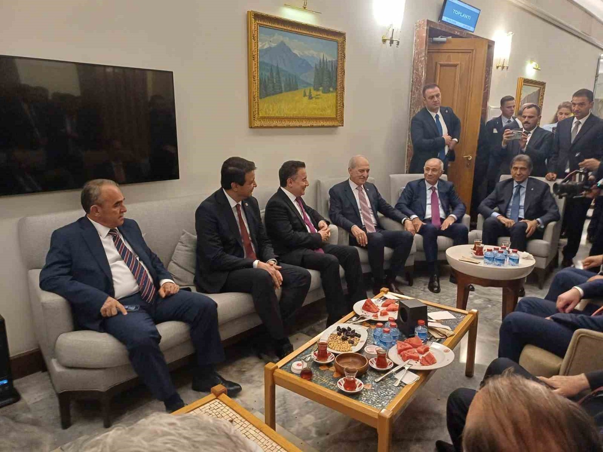 Kurtulmuş, TBMM Kulislerini Ziyaret Etti