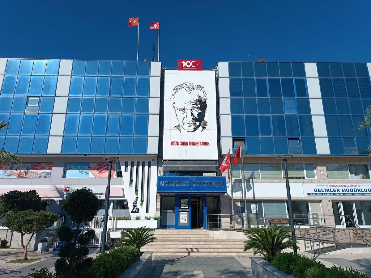 Menderes Belediye Başkanı İstifa Etti
