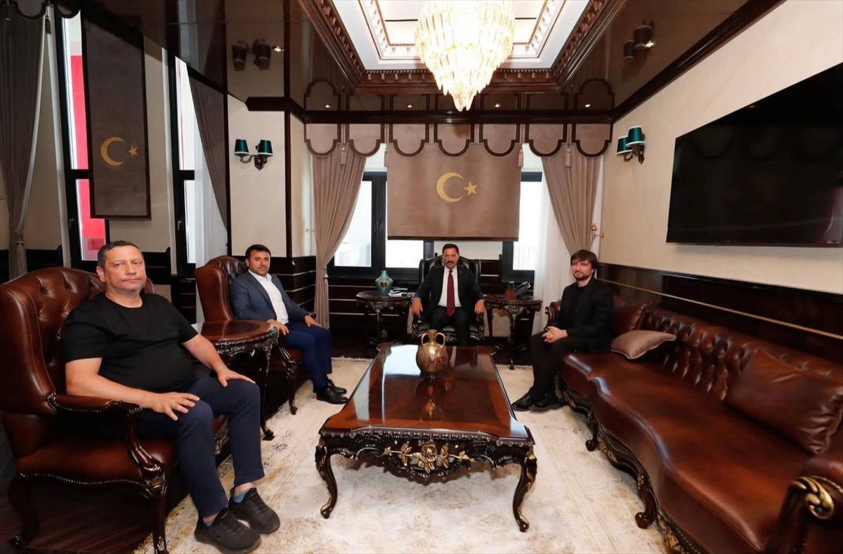 Yeşilay Hatay\'dan Vali\'ye Ziyaret