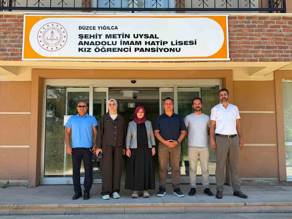 Özer, Kız Öğrenci Pansiyonunu İnceledi