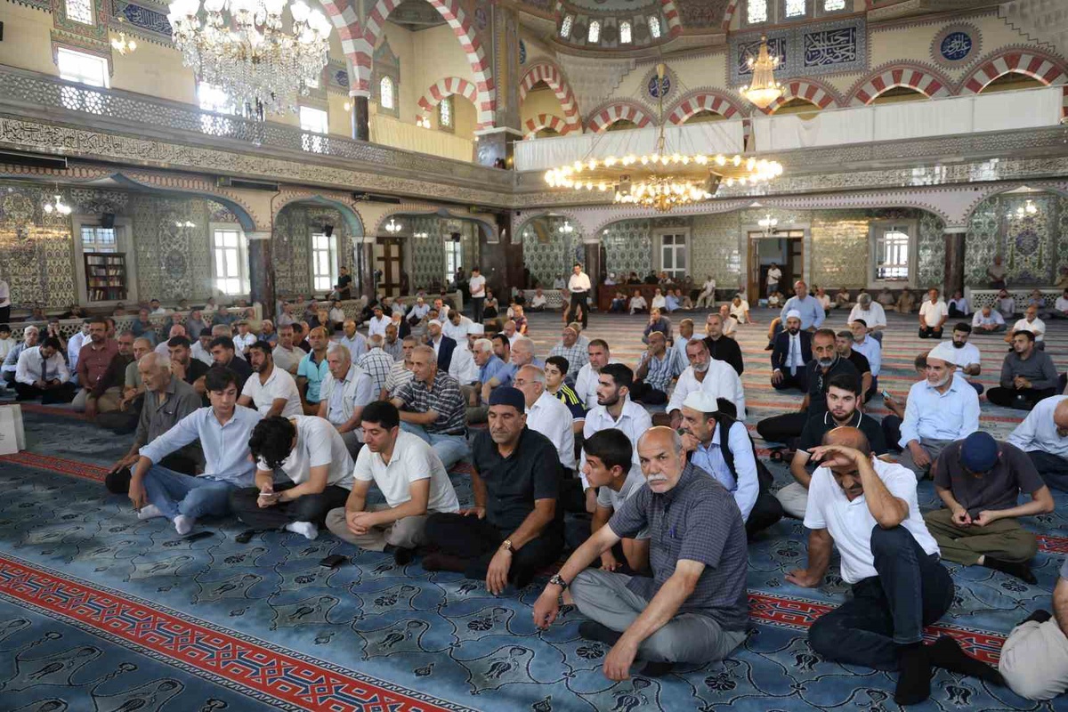 Ezanı Güzel Okuma Yarışması\'nda Burhan Eser Birinci Oldu