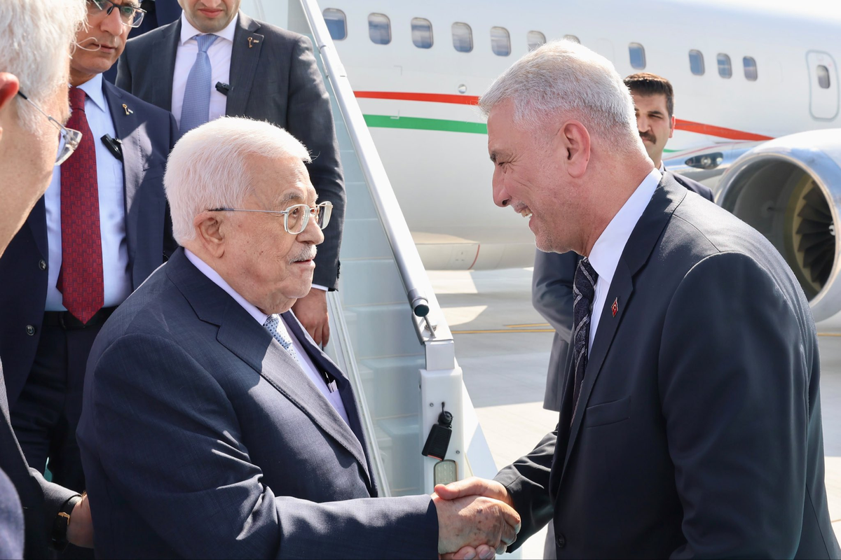 Bakan Bolat, Filistin Devlet Başkanı Abbas\'ı Ankara\'da Karşıladı