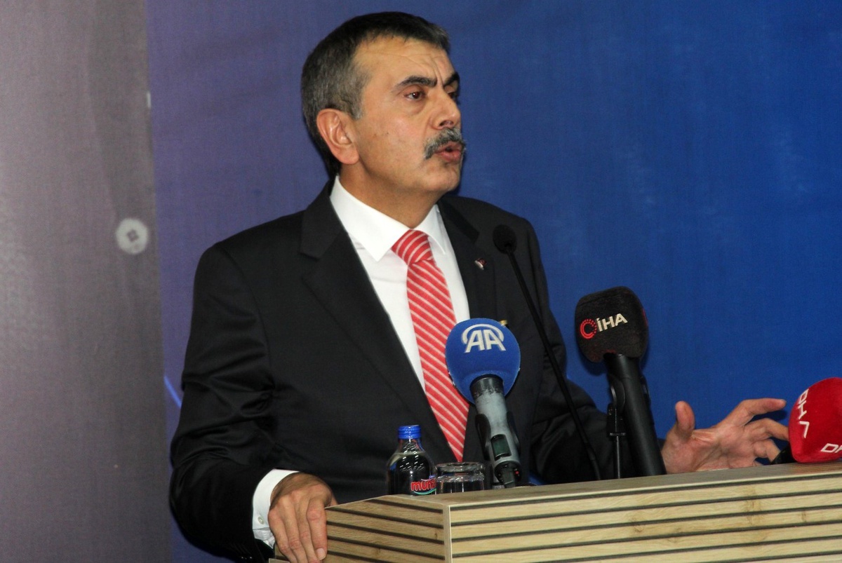 Bakan Tekin Şırnak\'ta Eğitim Toplantısına Katıldı