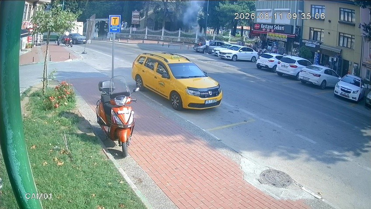 Bursa\'da Araç Yangını, Taksiciler Mücadele Etti