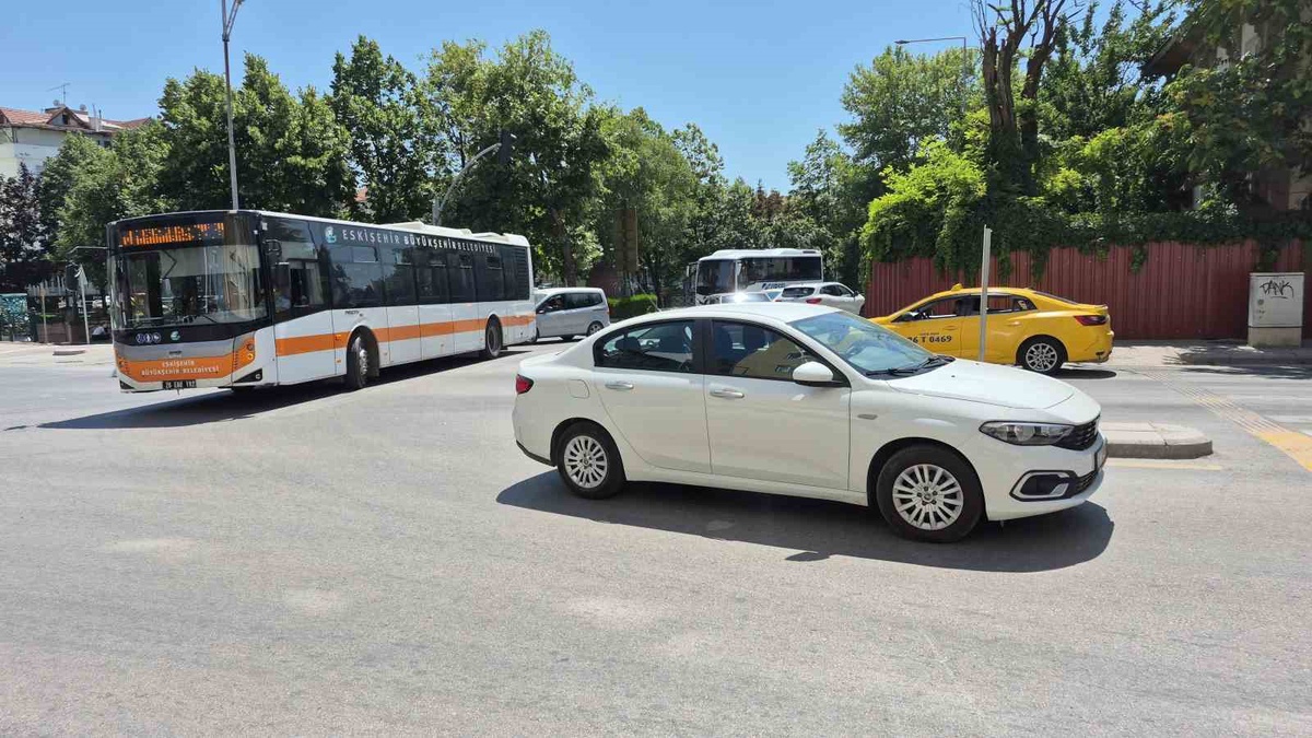 Eskişehir\'de Sürücü Kursu Müdürü Eğitimi Eleştirdi