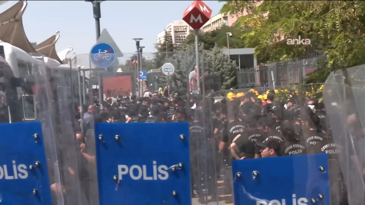 Madencilerin Bakanlık Yürüyüşü Engellendi
